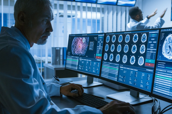 Výběr aktualit v neurologii: významné objevy v léčbě a diagnostice